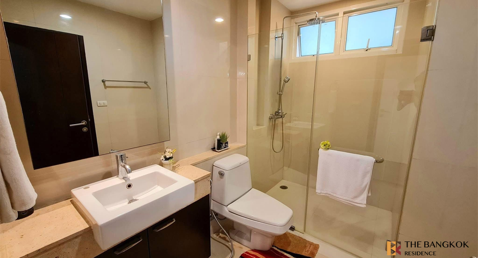 For rent 4 bedrooms condo in Watthana, Bangkok