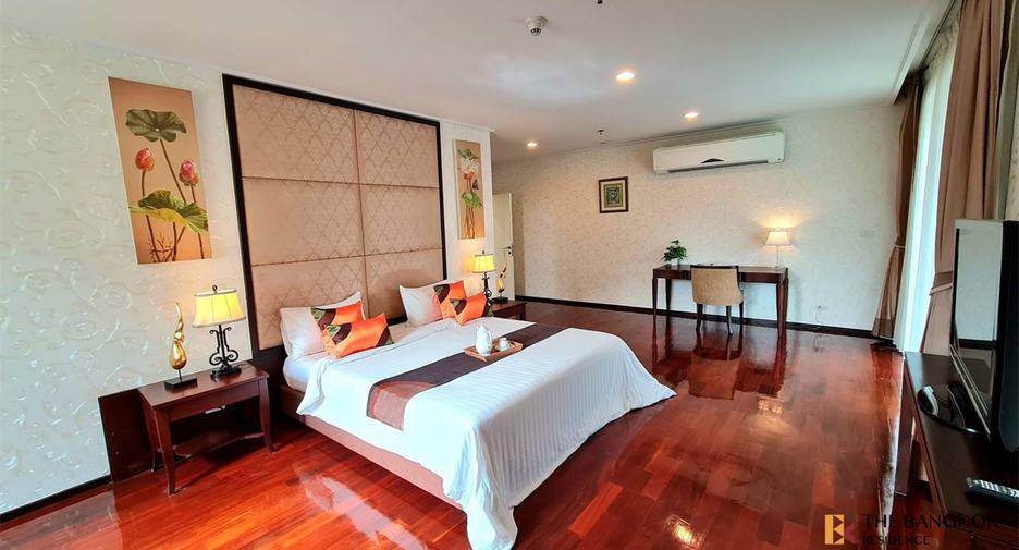 For rent 4 bedrooms condo in Watthana, Bangkok