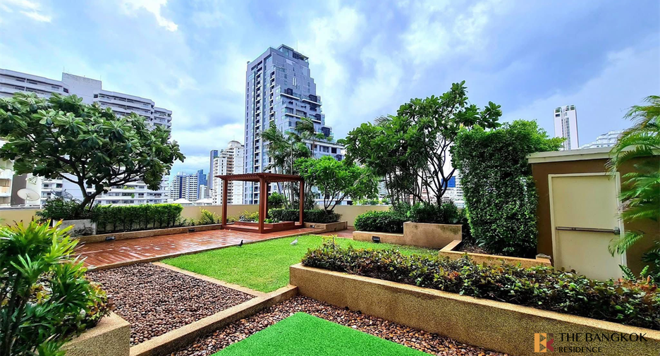For rent 4 bedrooms condo in Watthana, Bangkok