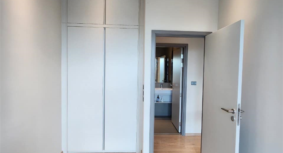 For rent 2 bedrooms condo in Thon Buri, Bangkok