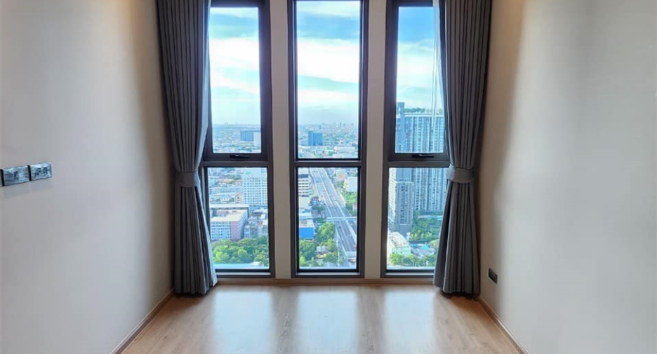 For rent 2 bedrooms condo in Thon Buri, Bangkok