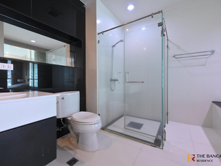 Condo en alquiler de 2 habitaciones en Pathum Wan, Bangkok