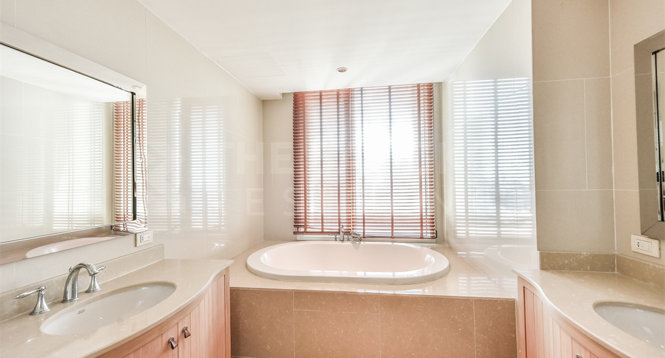 For rent 3 ベッドルーム condo in Sathon, Bangkok