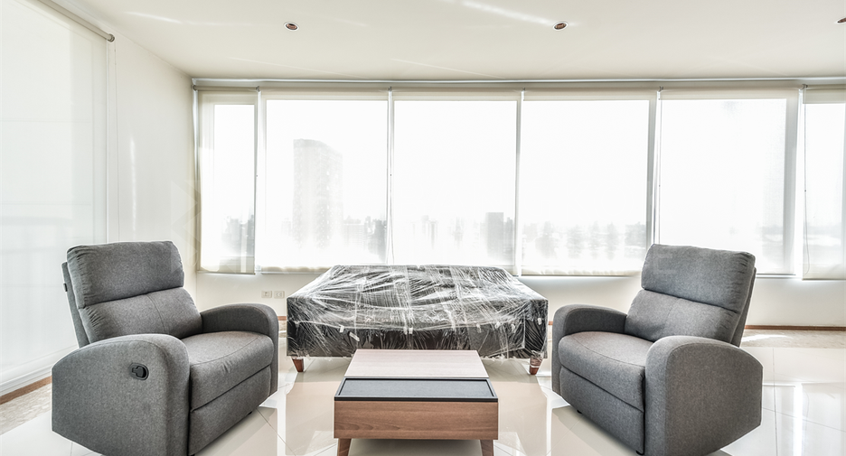 For rent 3 ベッドルーム condo in Sathon, Bangkok