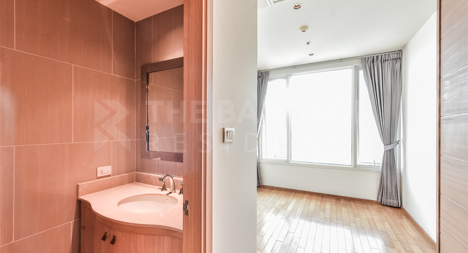 For rent 3 ベッドルーム condo in Sathon, Bangkok