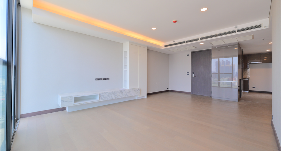 For rent 3 bedrooms condo in Khlong Toei, Bangkok