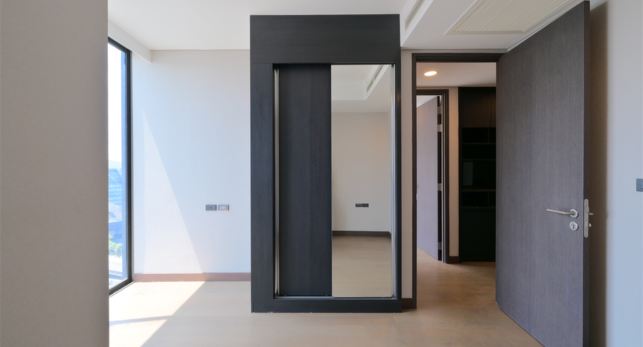 For rent 3 bedrooms condo in Khlong Toei, Bangkok
