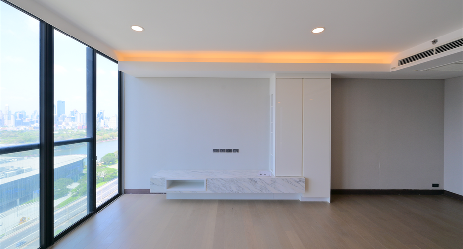 For rent 3 bedrooms condo in Khlong Toei, Bangkok