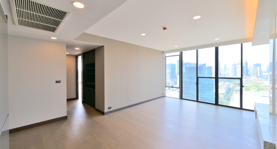 For rent 3 bedrooms condo in Khlong Toei, Bangkok