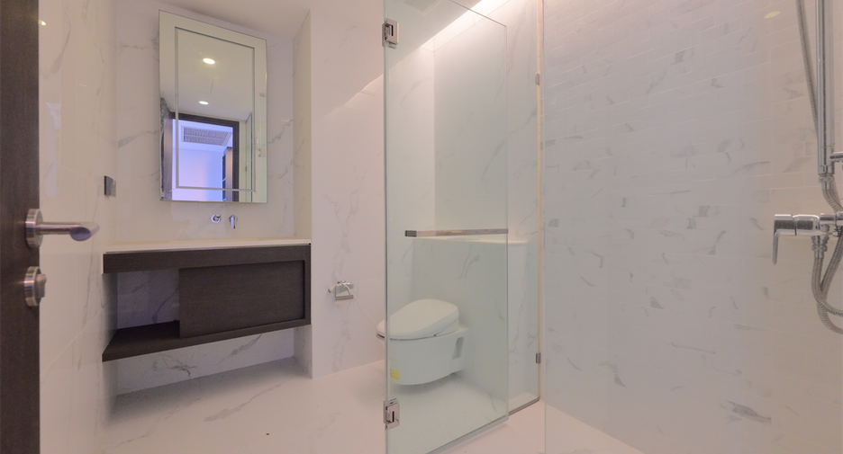 For rent 3 bedrooms condo in Khlong Toei, Bangkok