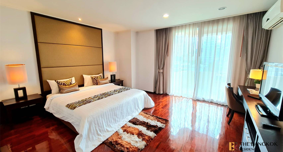 For rent 2 bedrooms condo in Watthana, Bangkok