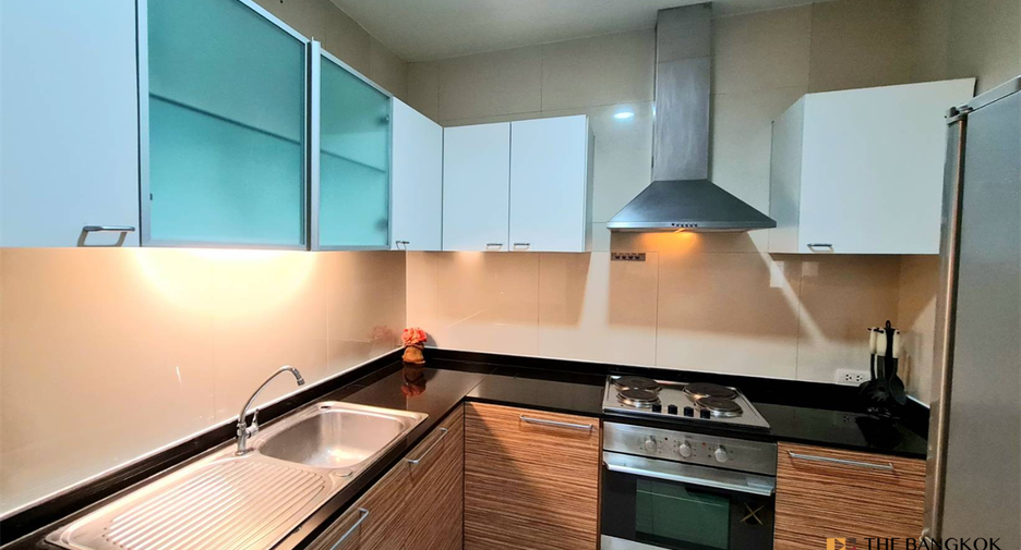 For rent 2 bedrooms condo in Watthana, Bangkok