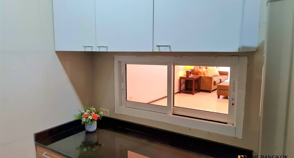 For rent 2 bedrooms condo in Watthana, Bangkok