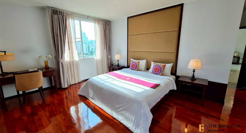 For rent 2 bedrooms condo in Watthana, Bangkok