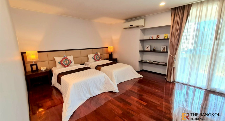 For rent 2 bedrooms condo in Watthana, Bangkok