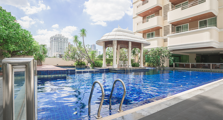 For rent 2 bedrooms condo in Watthana, Bangkok