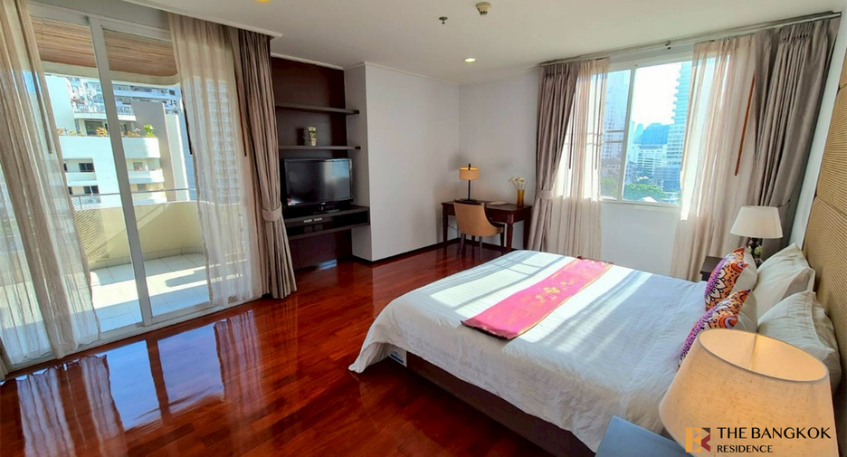 For rent 2 bedrooms condo in Watthana, Bangkok