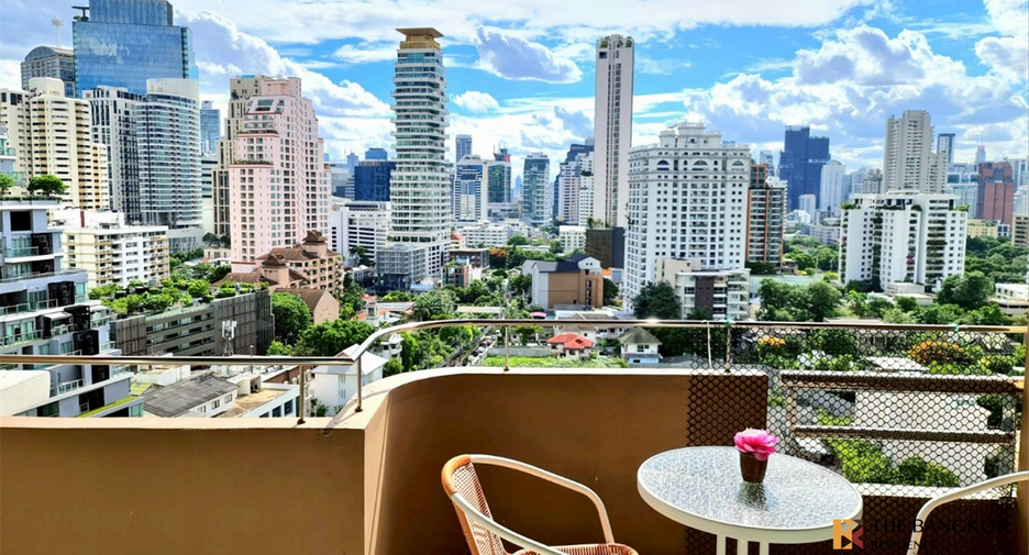 For rent 2 bedrooms condo in Watthana, Bangkok