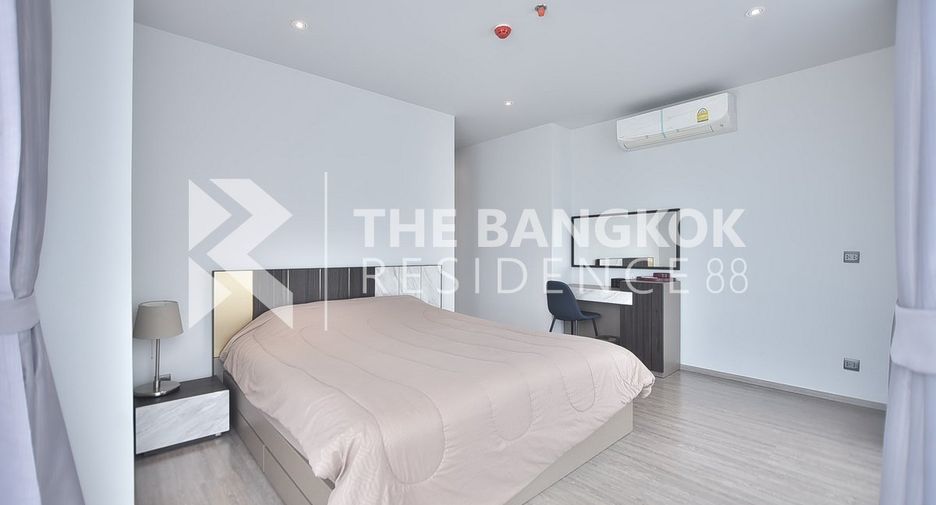 For rent 2 bedrooms condo in Watthana, Bangkok