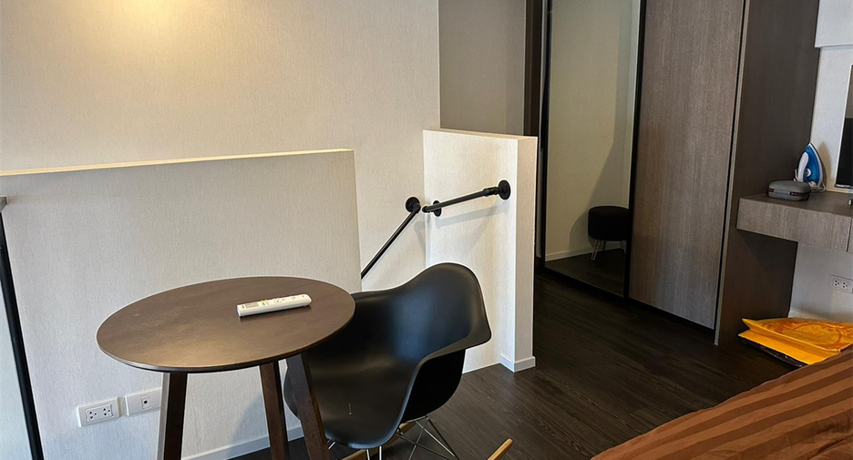For rent 2 bedrooms condo in Khlong Toei, Bangkok
