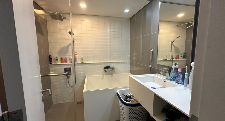 For rent 2 bedrooms condo in Khlong Toei, Bangkok