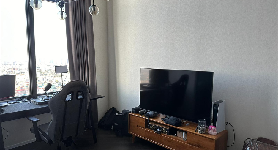 For rent 2 bedrooms condo in Khlong Toei, Bangkok