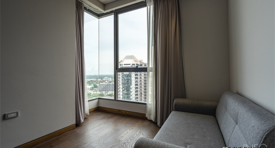 For rent 2 bedrooms condo in Khlong Toei, Bangkok