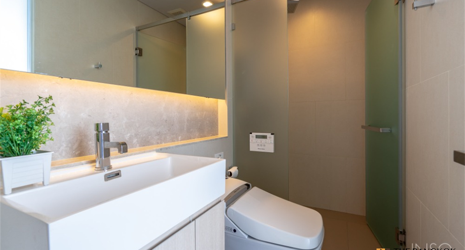 For rent 2 bedrooms condo in Khlong Toei, Bangkok