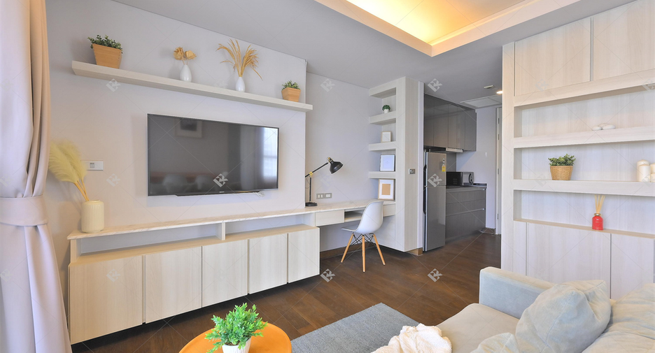 For rent 2 bedrooms condo in Khlong Toei, Bangkok
