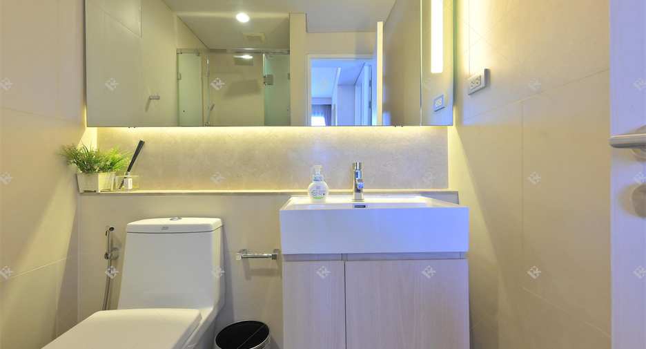 For rent 2 bedrooms condo in Khlong Toei, Bangkok