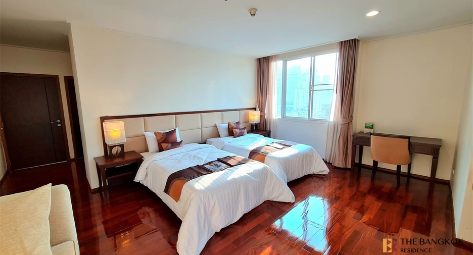 For rent 3 bedrooms condo in Watthana, Bangkok