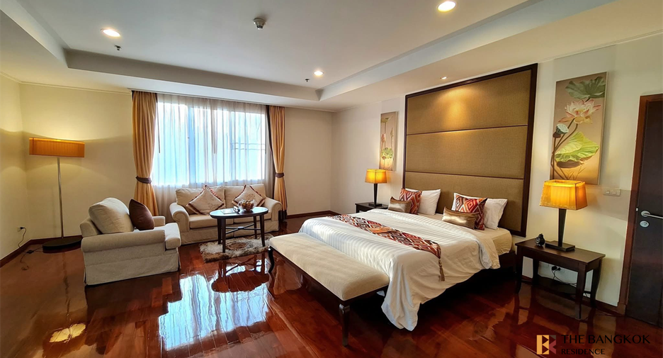 For rent 3 bedrooms condo in Watthana, Bangkok