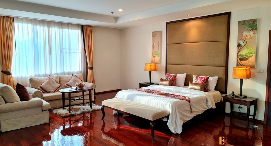 For rent 3 bedrooms condo in Watthana, Bangkok