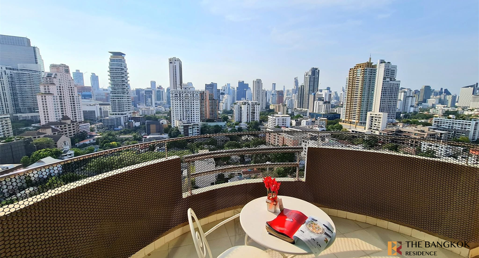 For rent 3 bedrooms condo in Watthana, Bangkok