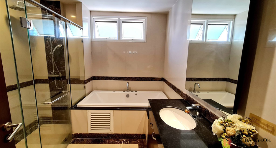 For rent 3 bedrooms condo in Watthana, Bangkok