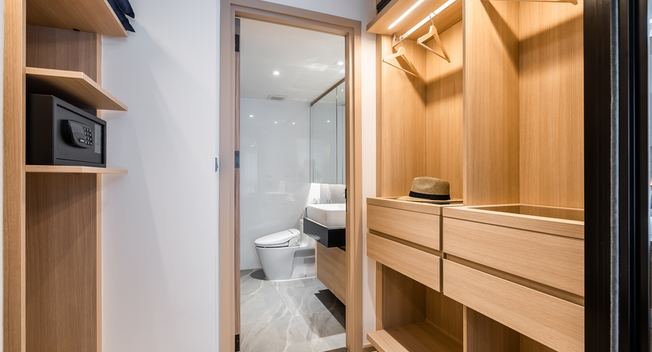 For rent 2 bedrooms condo in Watthana, Bangkok