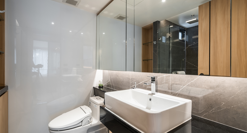 For rent 2 bedrooms condo in Watthana, Bangkok