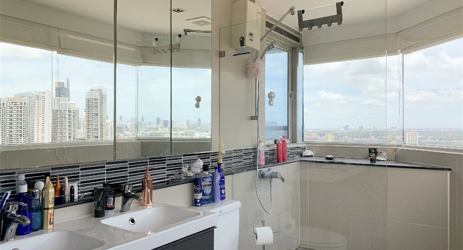 For rent 3 ベッドルーム condo in Khlong Toei, Bangkok