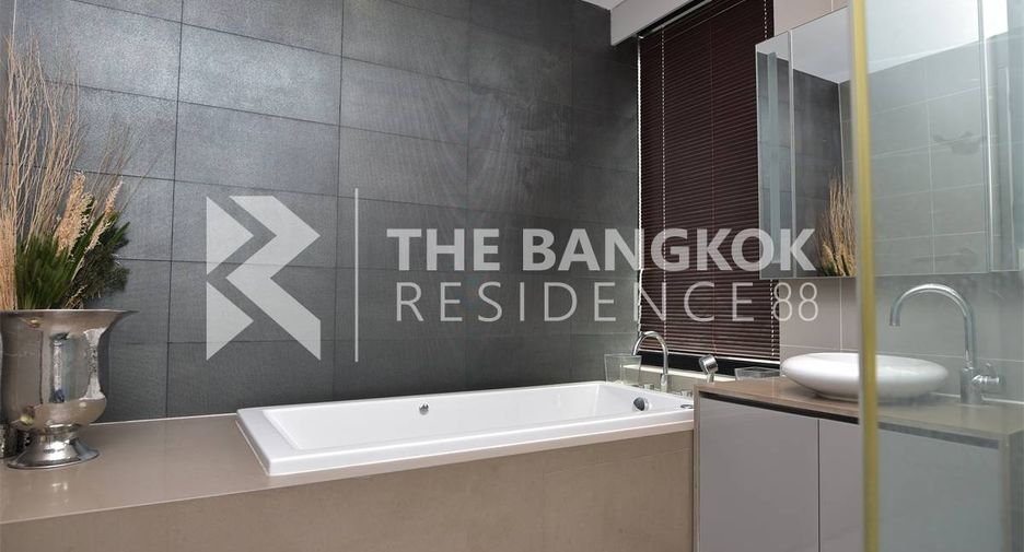 For rent 2 bedrooms condo in Bang Rak, Bangkok