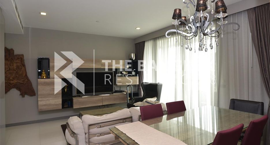 For rent 2 bedrooms condo in Bang Rak, Bangkok