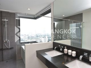For rent 2 bedrooms condo in Khlong San, Bangkok