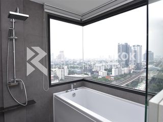 For rent 2 bedrooms condo in Khlong San, Bangkok