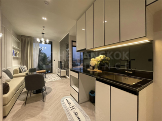 For rent 2 bedrooms condo in Khlong San, Bangkok
