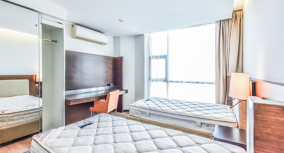 For rent 2 bedrooms condo in Sathon, Bangkok