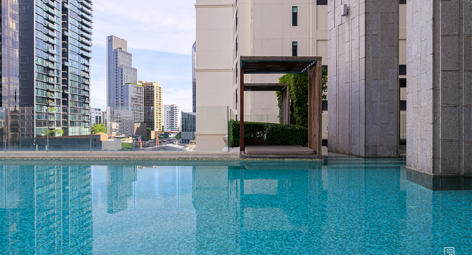 For rent 3 bedrooms condo in Khlong Toei, Bangkok