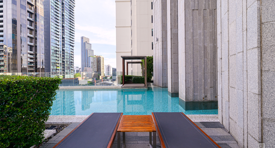 For rent 3 bedrooms condo in Khlong Toei, Bangkok