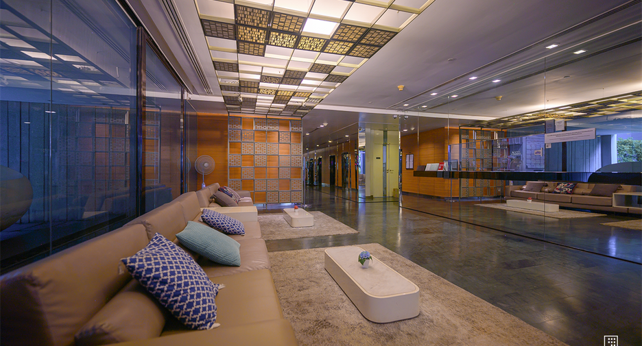 For rent 3 bedrooms condo in Khlong Toei, Bangkok