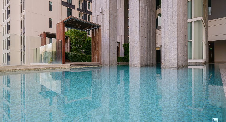 For rent 3 bedrooms condo in Khlong Toei, Bangkok