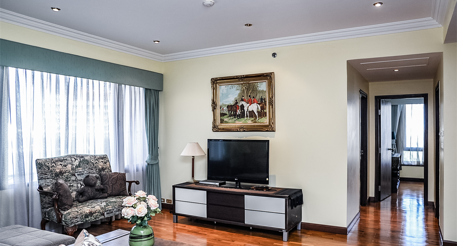 For rent 2 bedrooms condo in Sathon, Bangkok