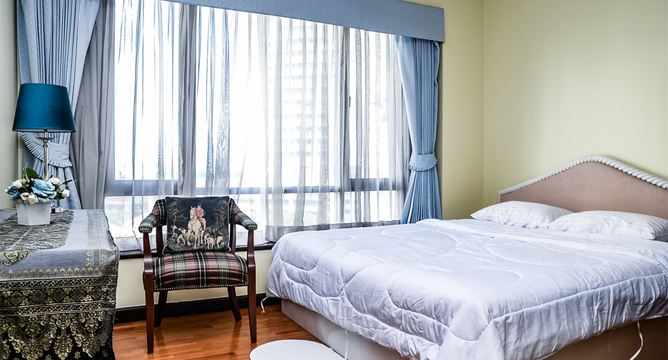 For rent 2 bedrooms condo in Sathon, Bangkok